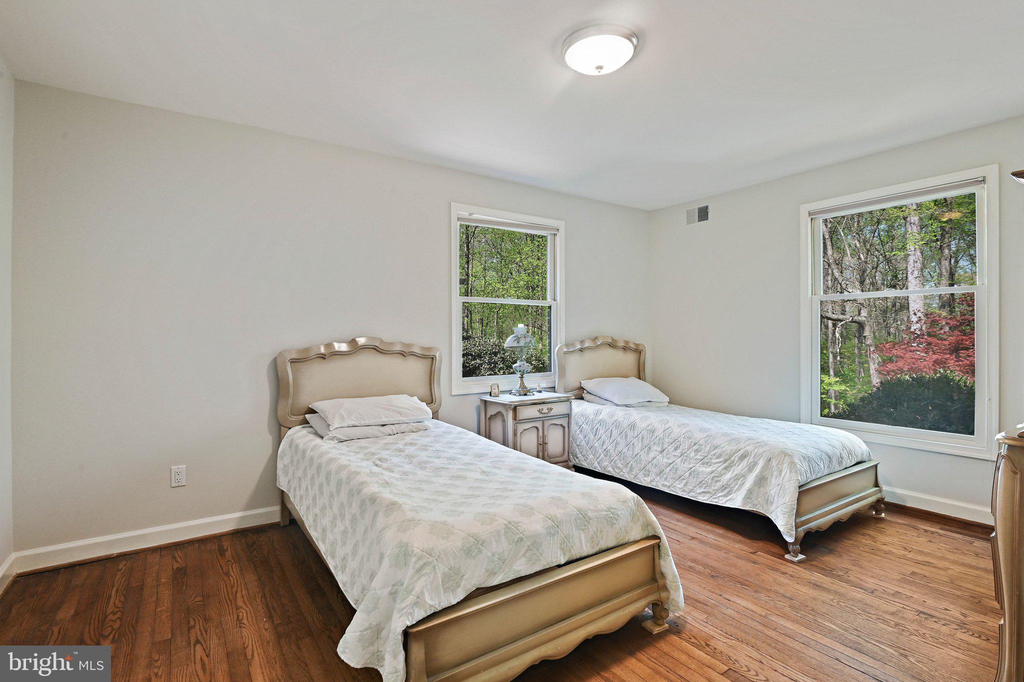 951 CAPTAIN HICKORY DRIVE