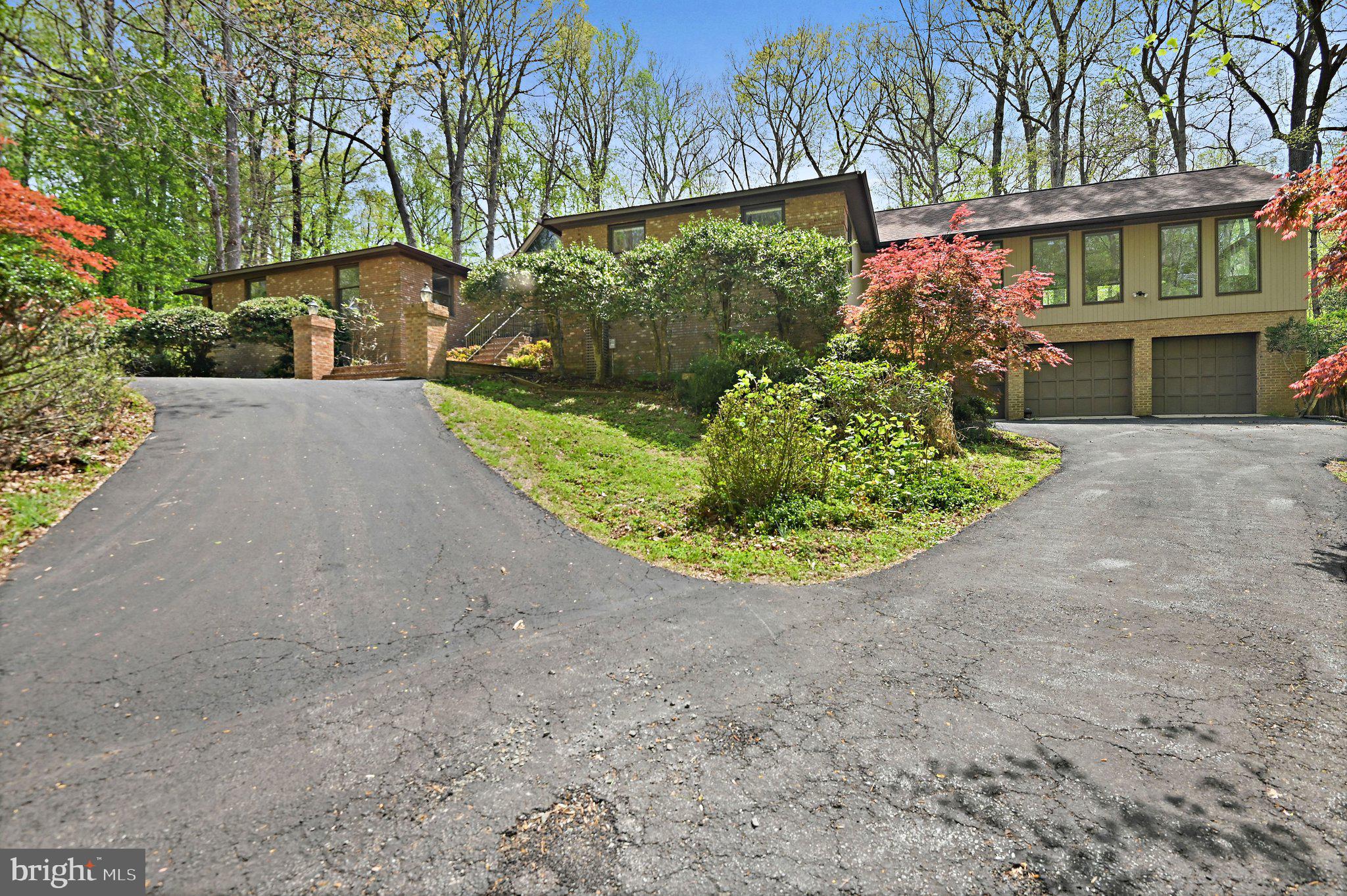 951 CAPTAIN HICKORY DRIVE