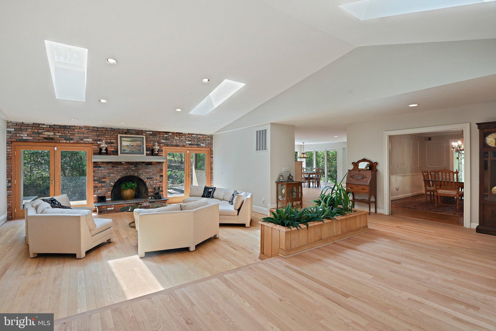 951 CAPTAIN HICKORY DRIVE