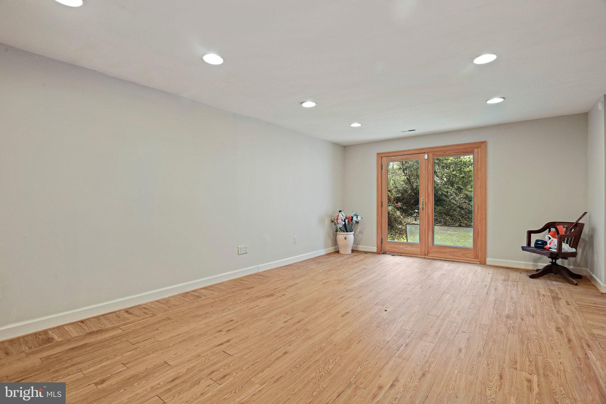 951 CAPTAIN HICKORY DRIVE