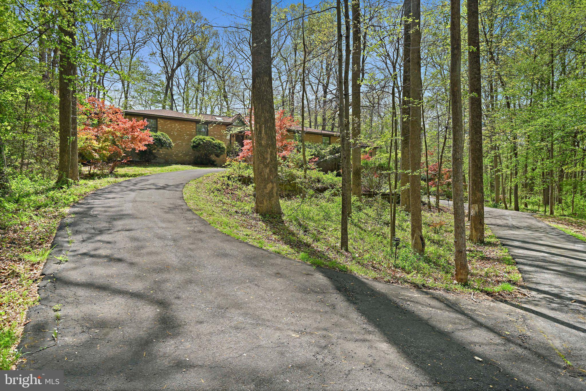 951 CAPTAIN HICKORY DRIVE