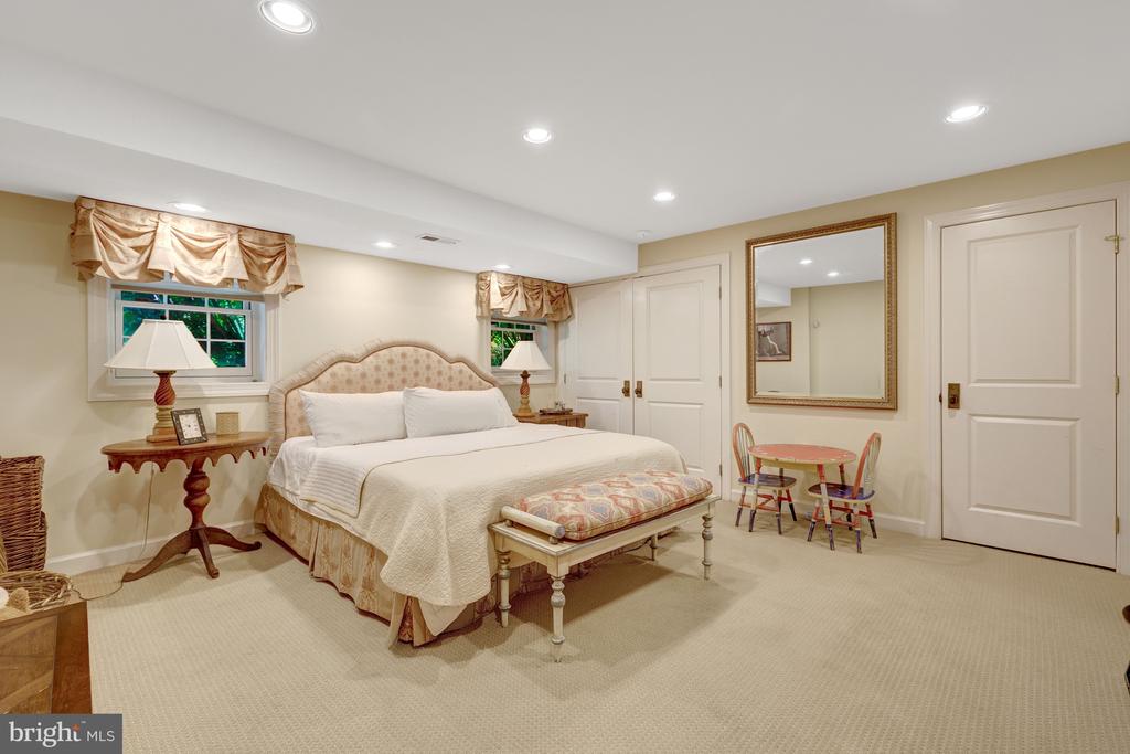 801 OLDE GEORGETOWN COURT