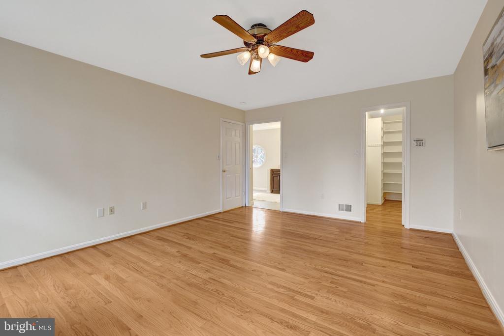 987 OLD HOLLY DRIVE