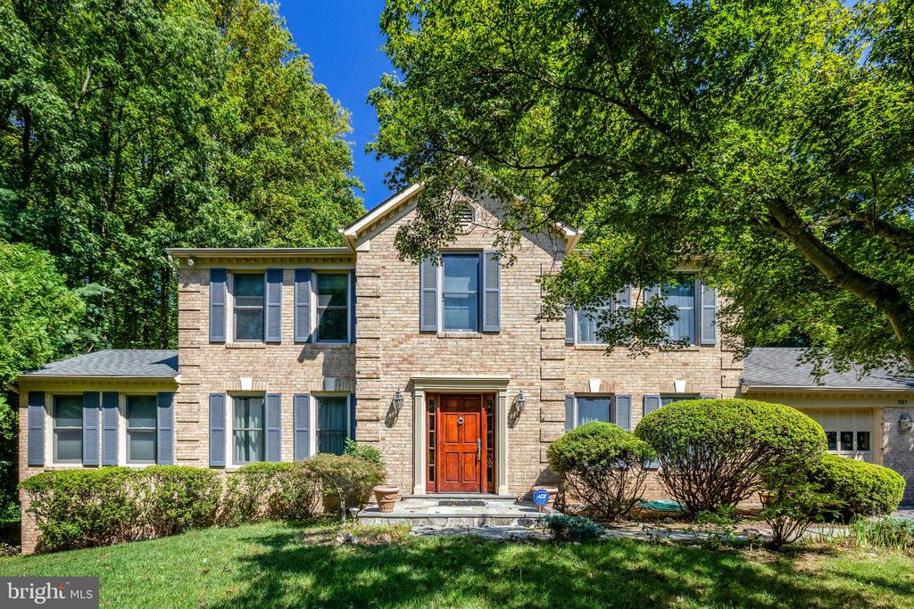987 OLD HOLLY DRIVE