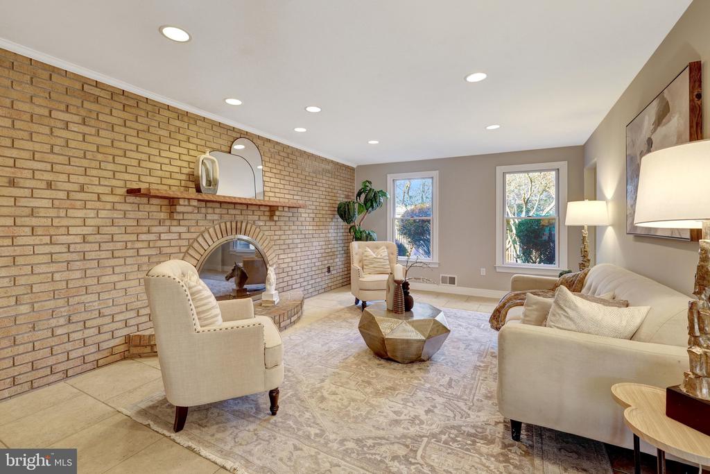 987 OLD HOLLY DRIVE
