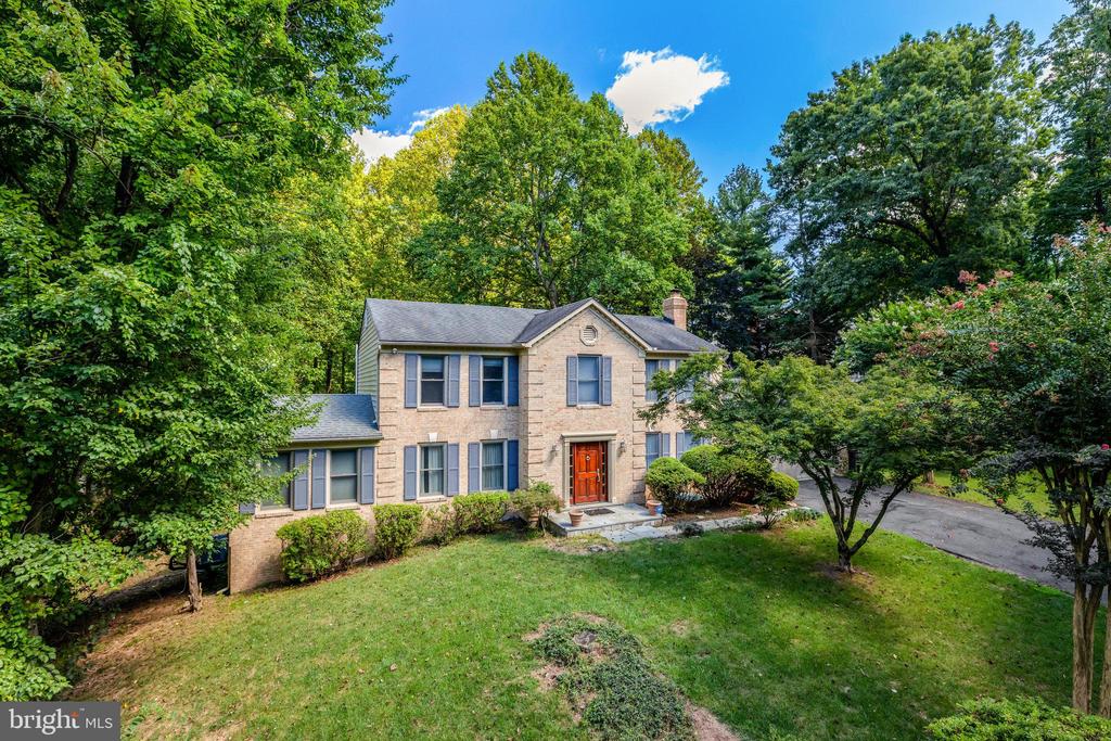 987 OLD HOLLY DRIVE