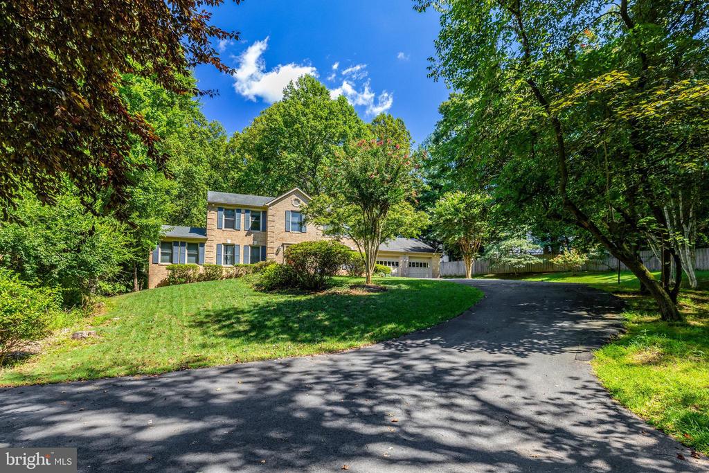 987 OLD HOLLY DRIVE
