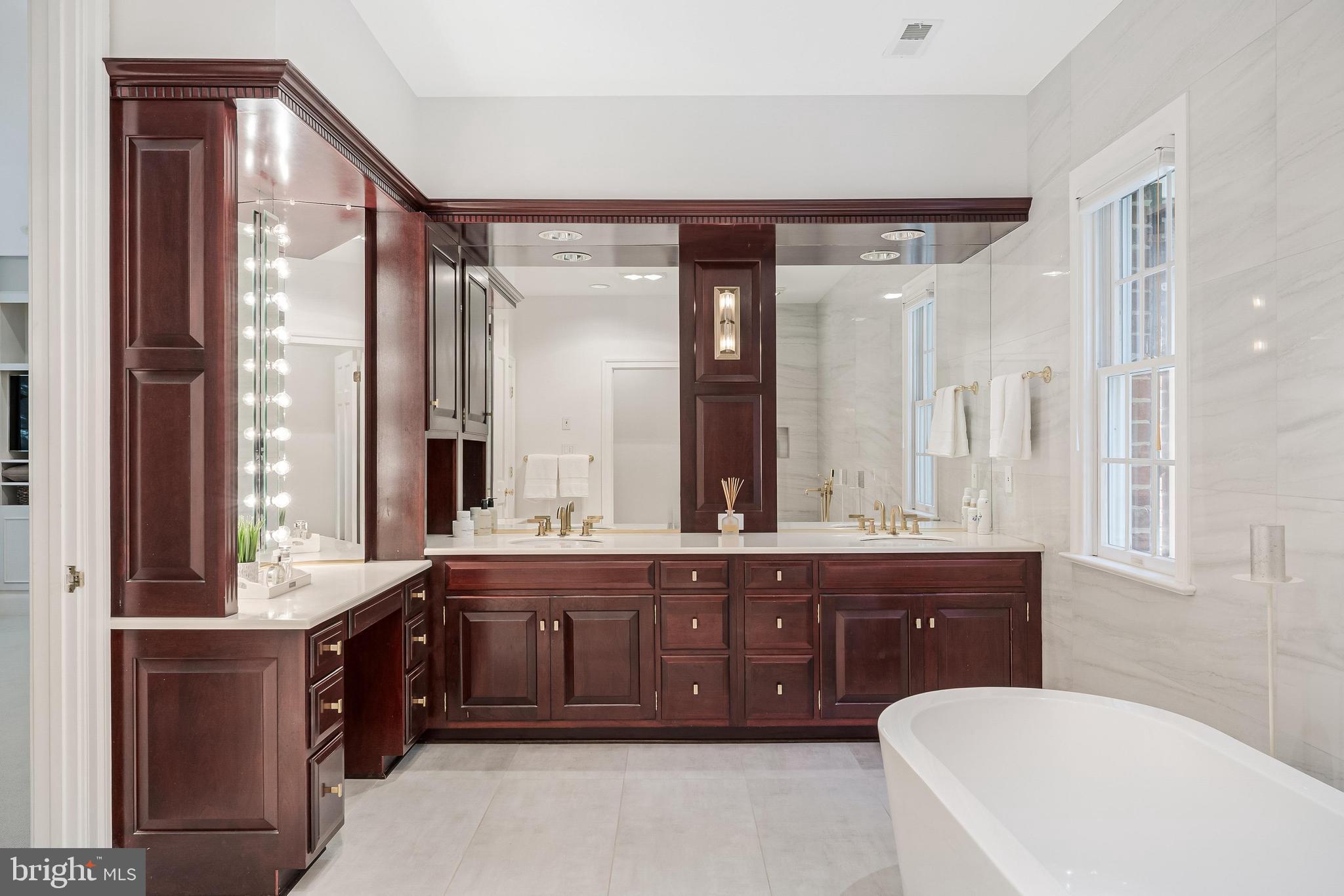 10109 HIGH HILL COURT