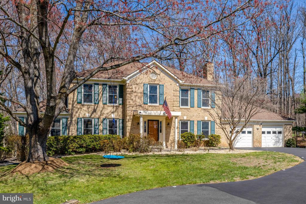 977 REDBERRY COURT