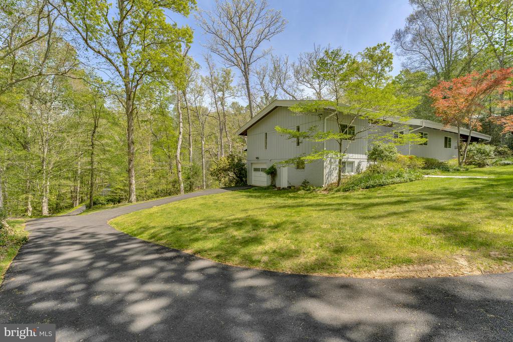 10611 ALLENWOOD LANE