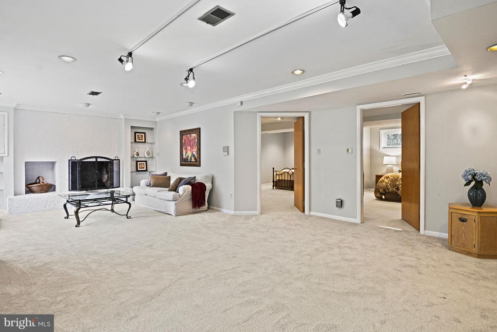 10611 ALLENWOOD LANE