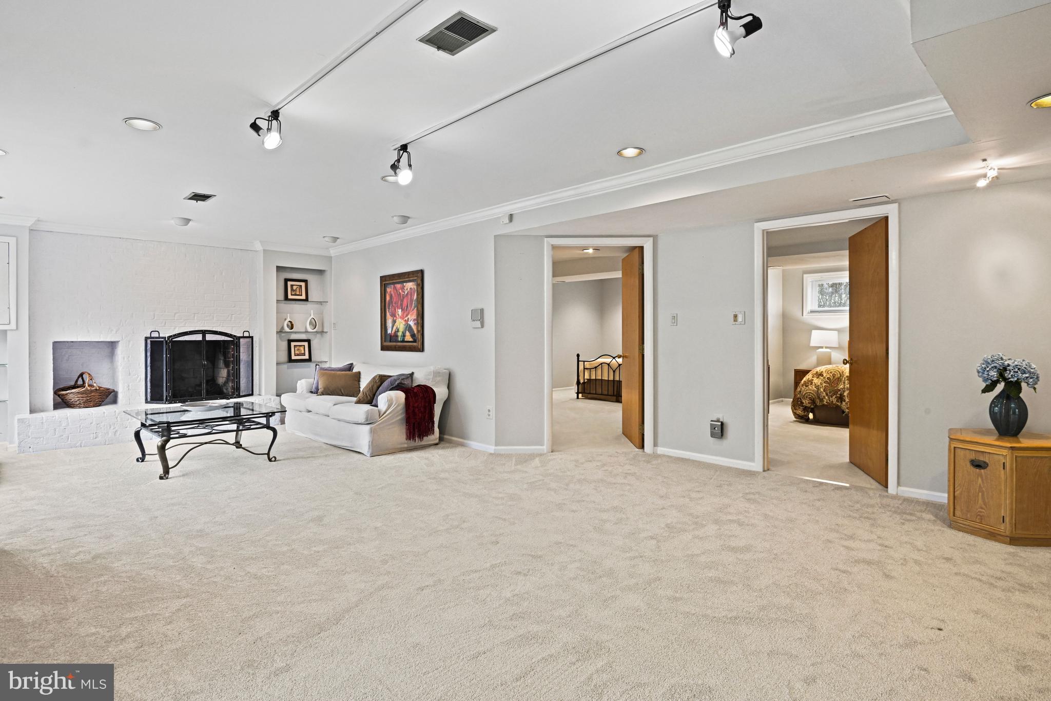 10611 ALLENWOOD LANE