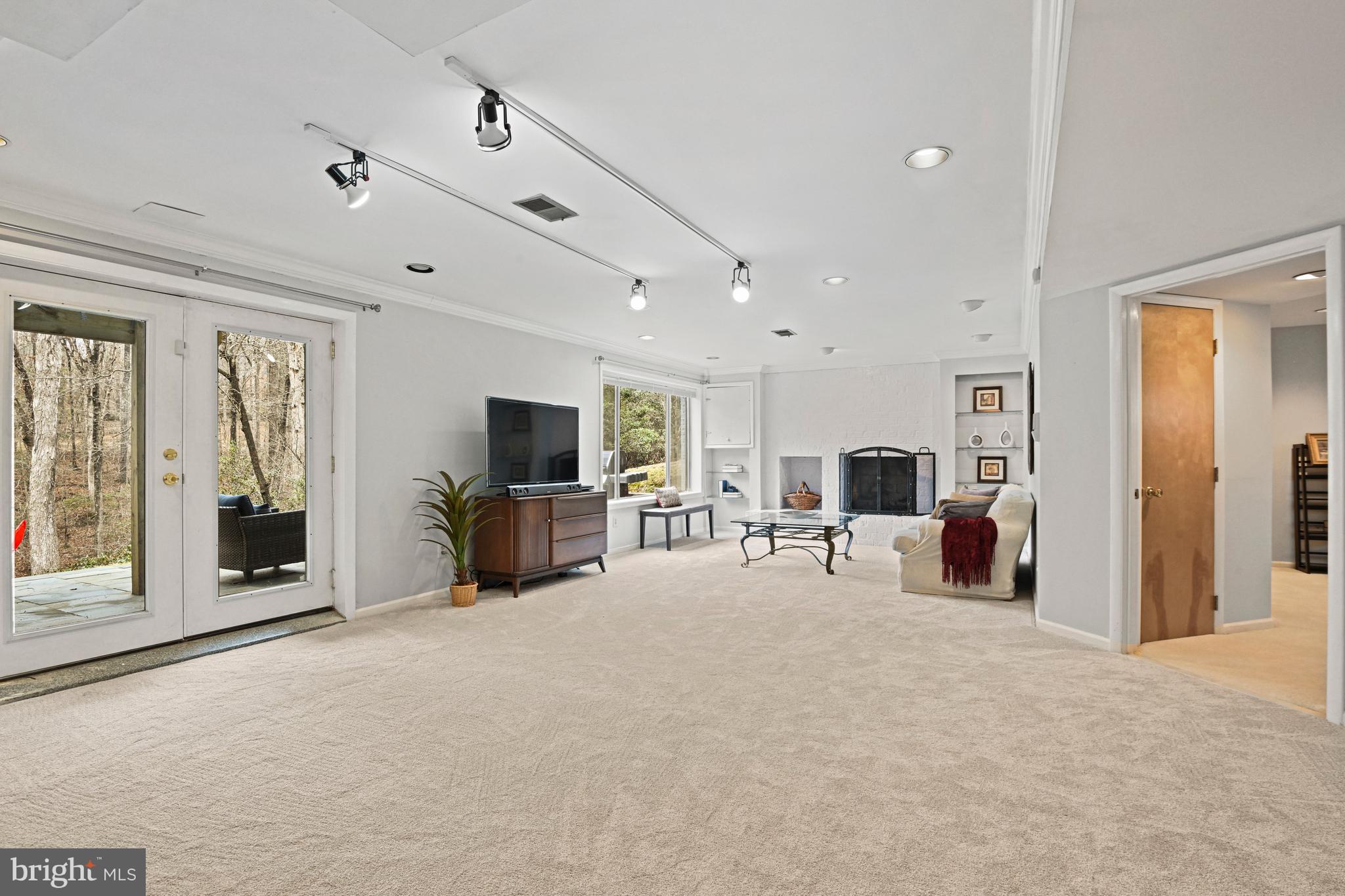 10611 ALLENWOOD LANE