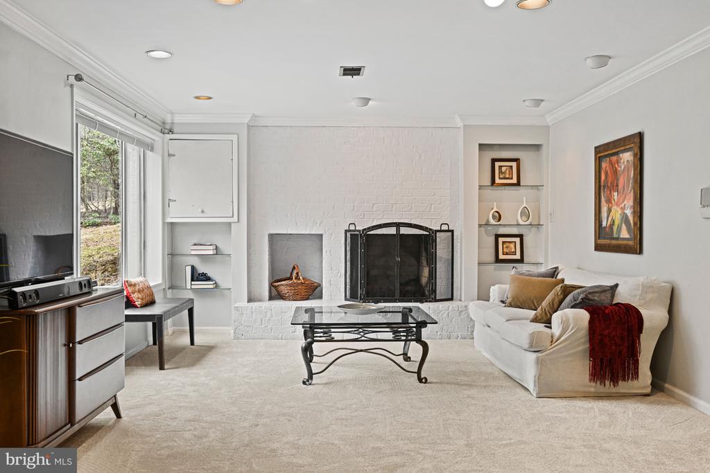 10611 ALLENWOOD LANE