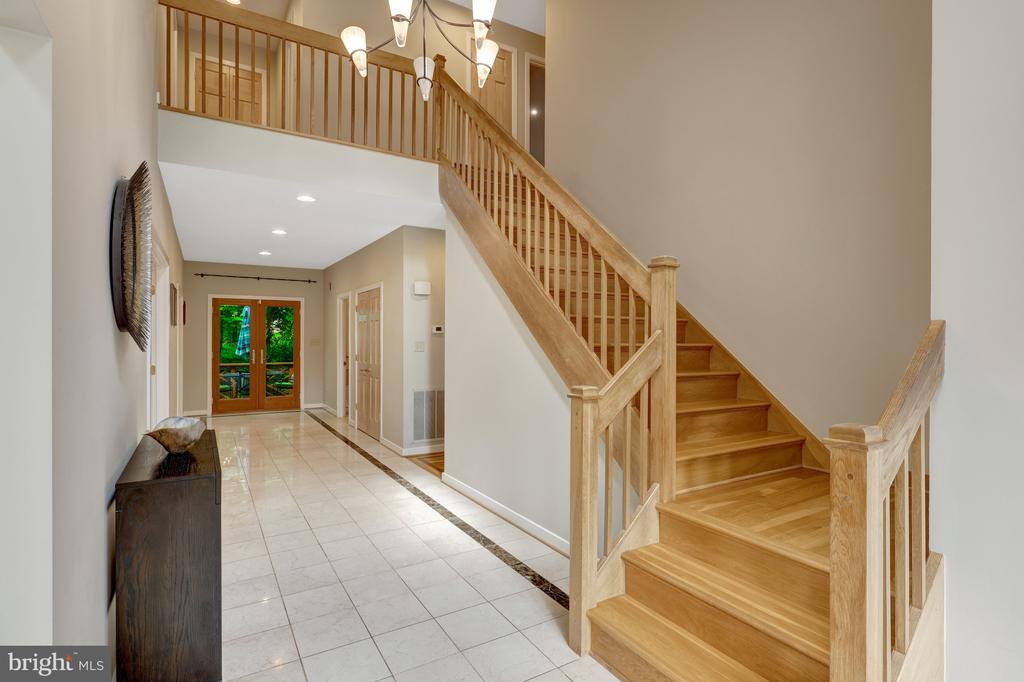 904 FALLS BRIDGE LANE