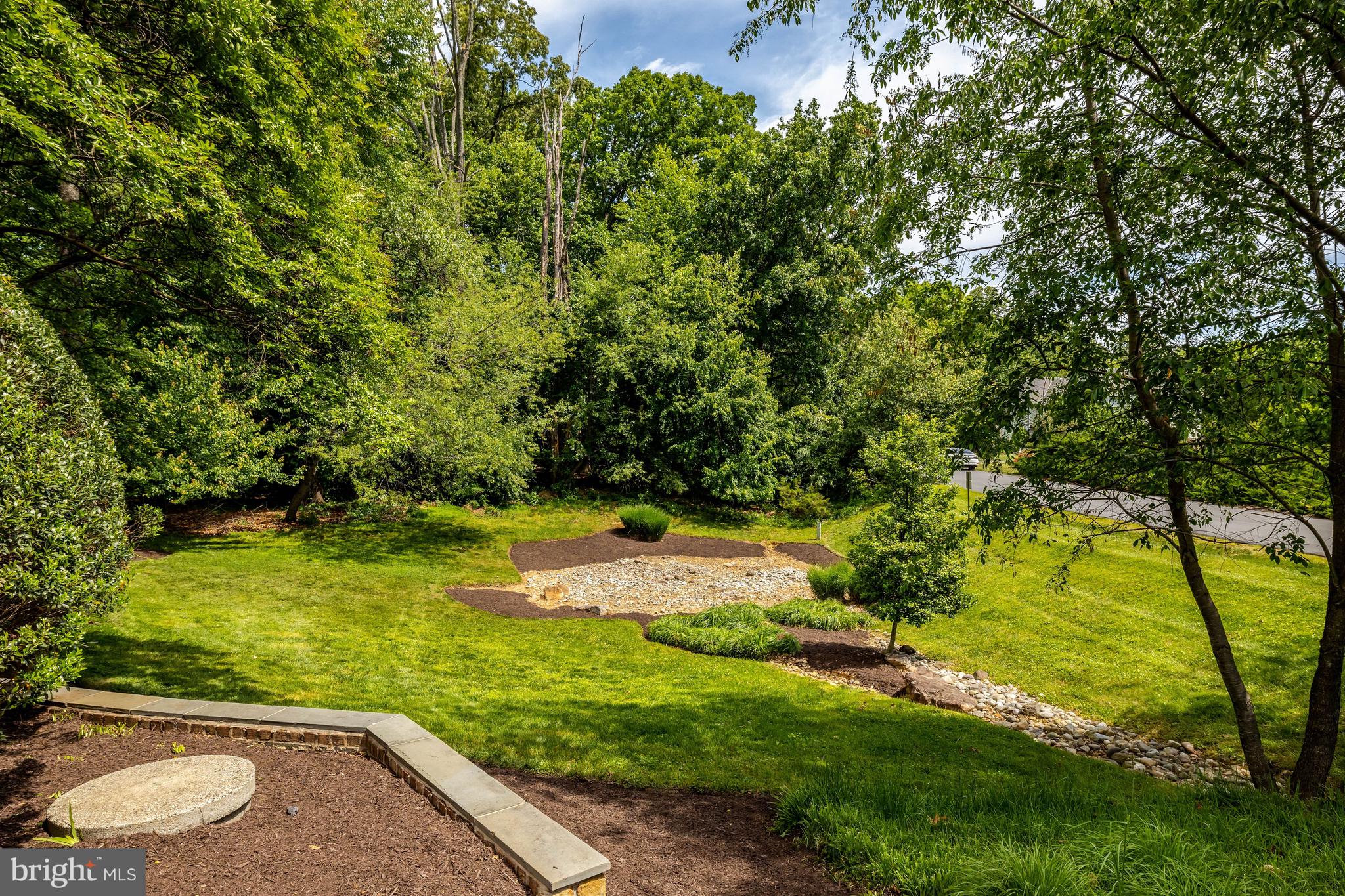 904 FALLS BRIDGE LANE