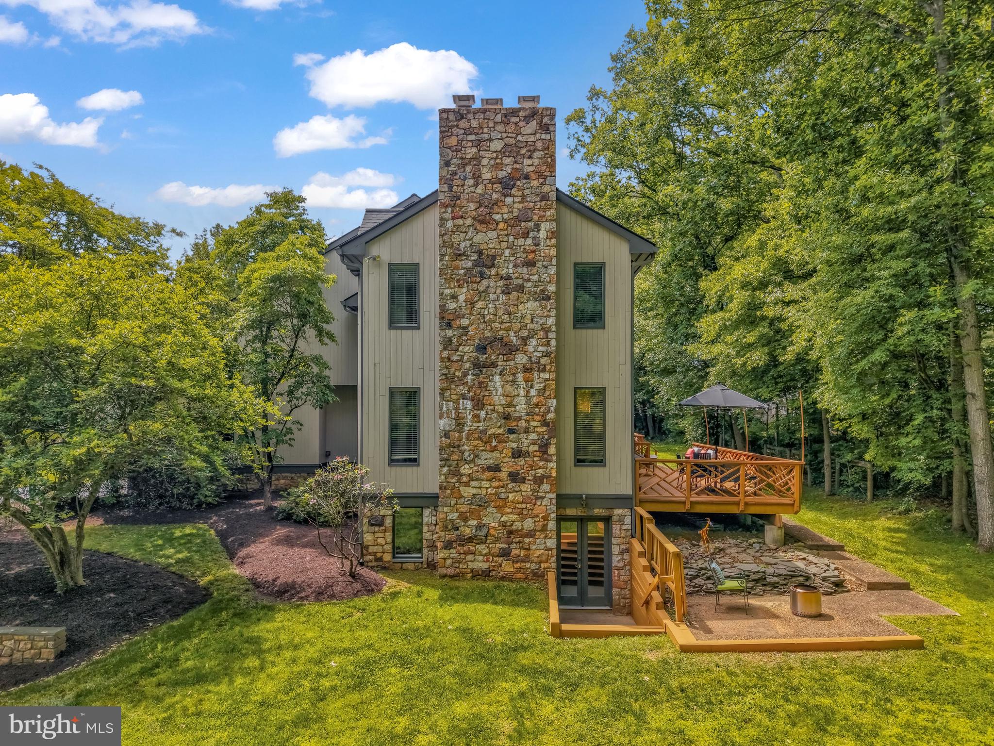 904 FALLS BRIDGE LANE
