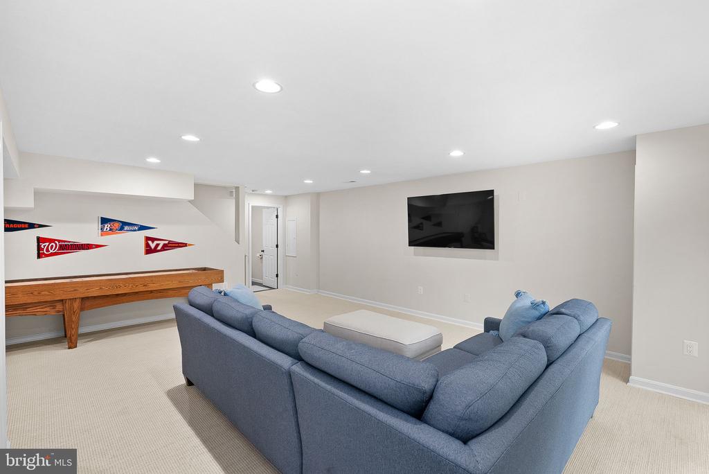 811 FOLLIN FARM LANE