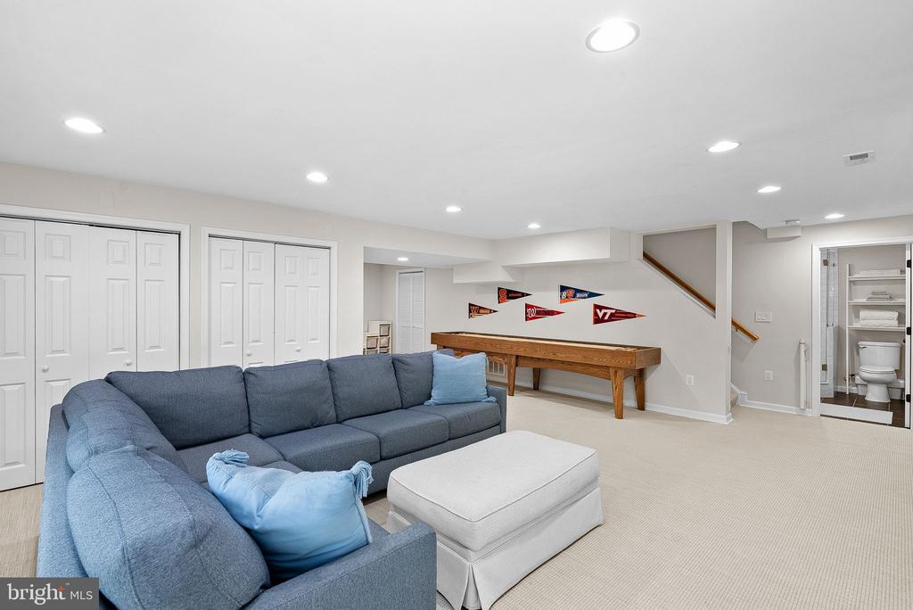 811 FOLLIN FARM LANE
