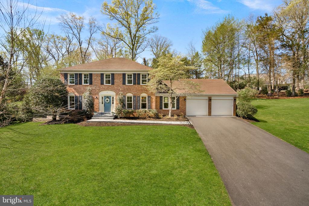 811 FOLLIN FARM LANE