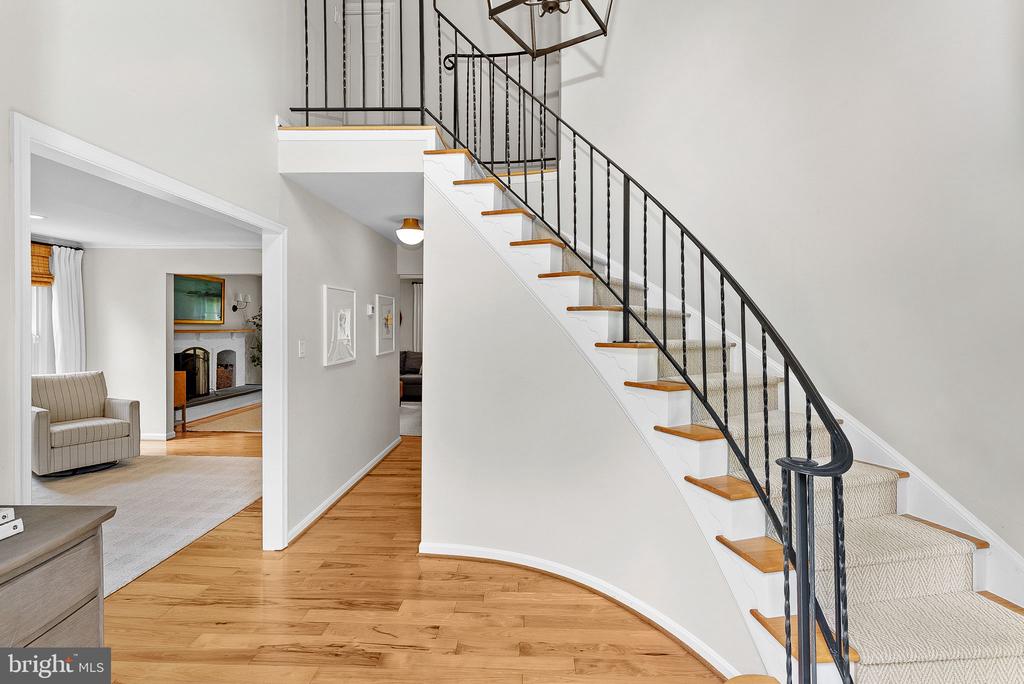 811 FOLLIN FARM LANE