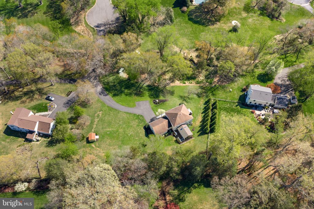 811 FOLLIN FARM LANE