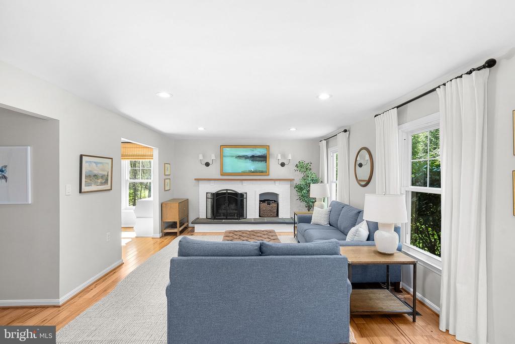 811 FOLLIN FARM LANE