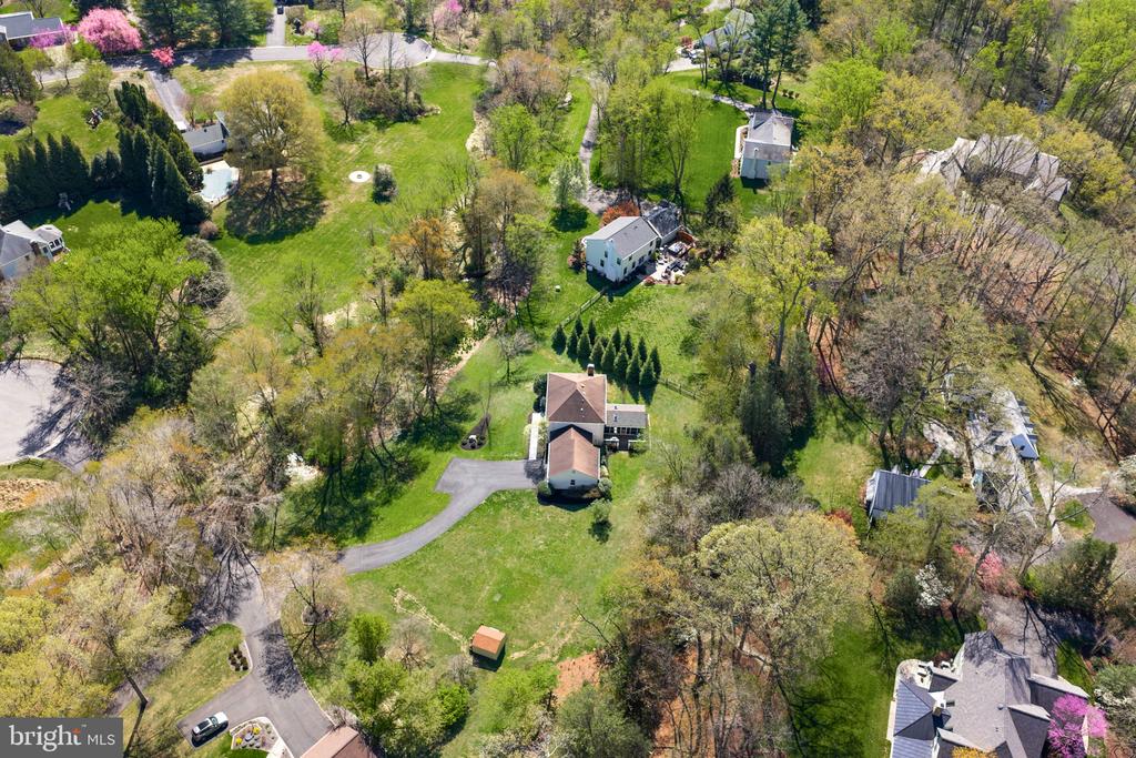 811 FOLLIN FARM LANE