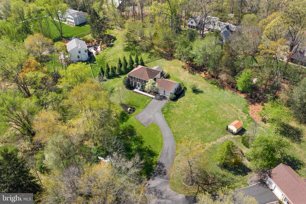 811 FOLLIN FARM LANE