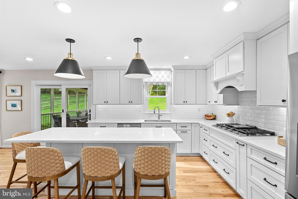 811 FOLLIN FARM LANE