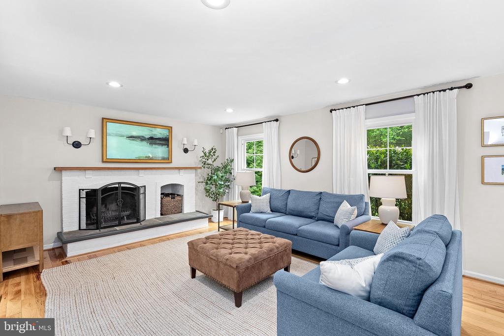 811 FOLLIN FARM LANE