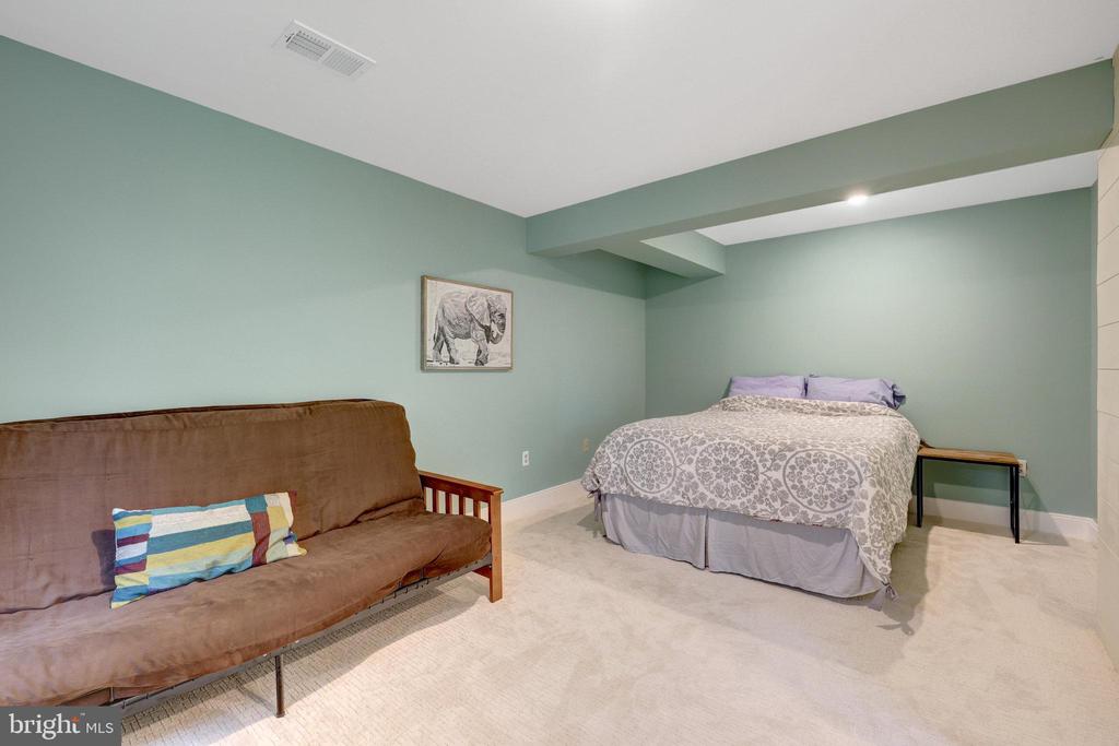 10904 BELGRAVIA COURT