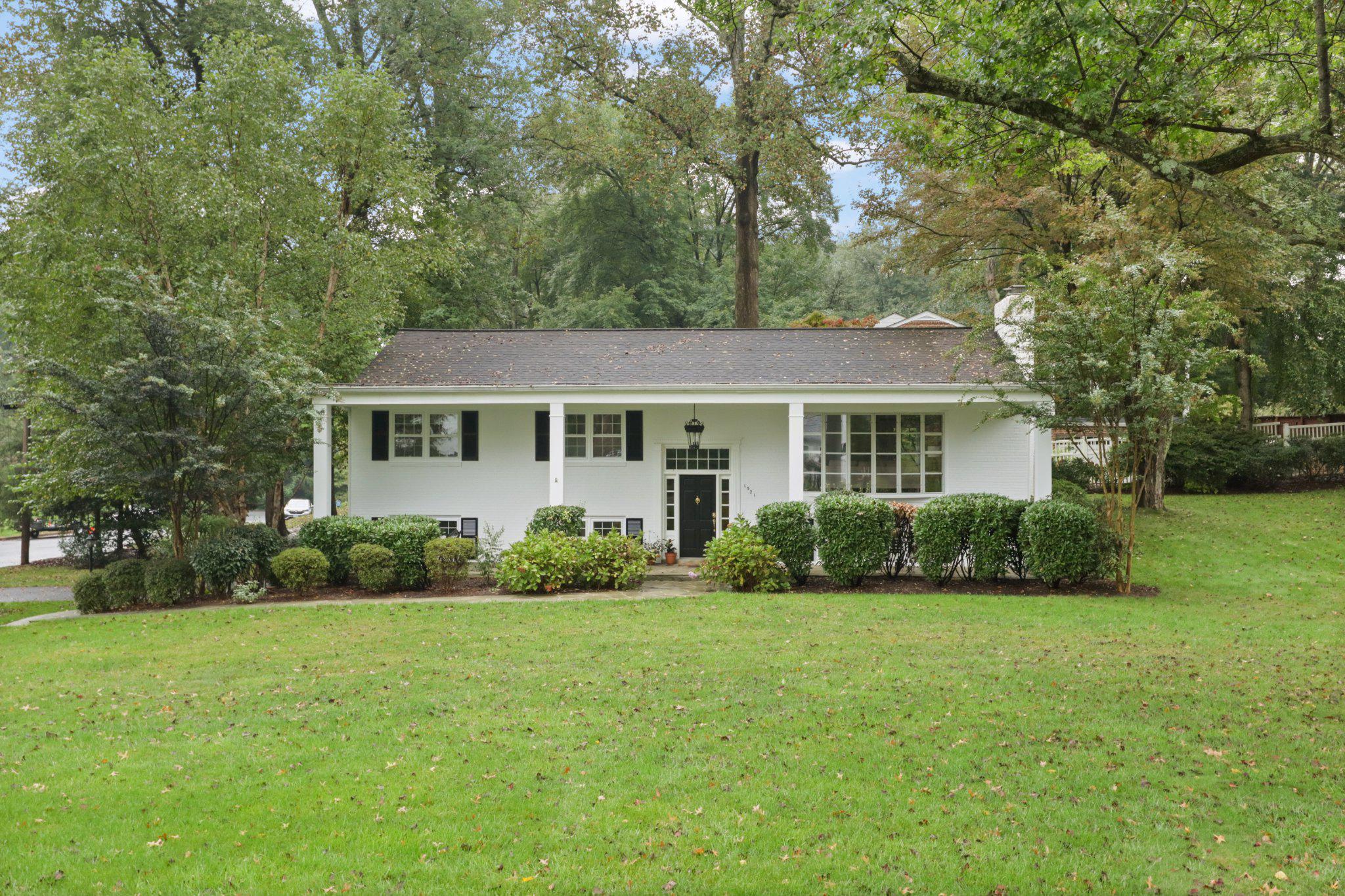 1521 FOREST VILLA LANE