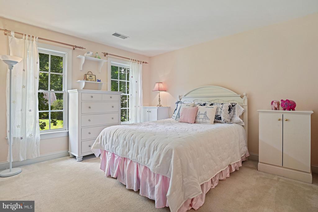 10560 FOX FOREST DRIVE