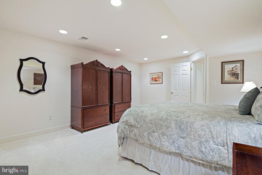 10560 FOX FOREST DRIVE
