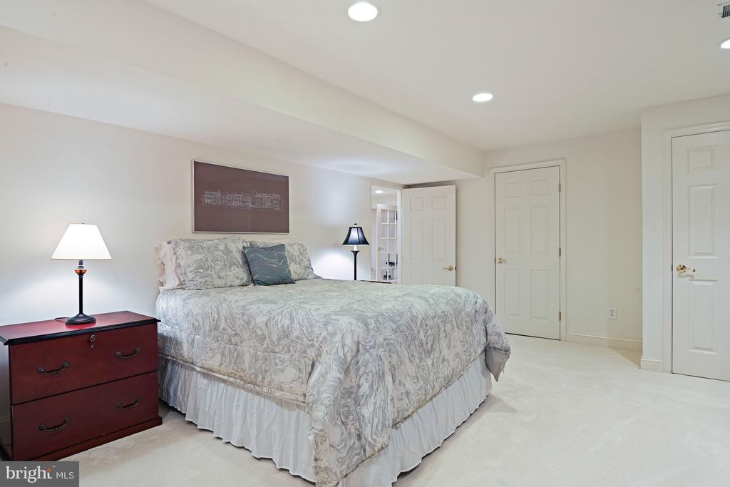 10560 FOX FOREST DRIVE