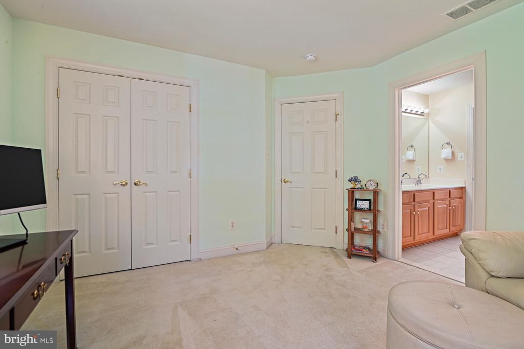 10560 FOX FOREST DRIVE
