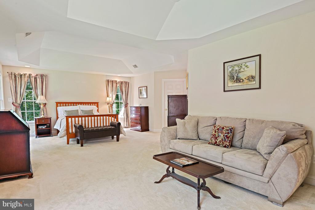 10560 FOX FOREST DRIVE