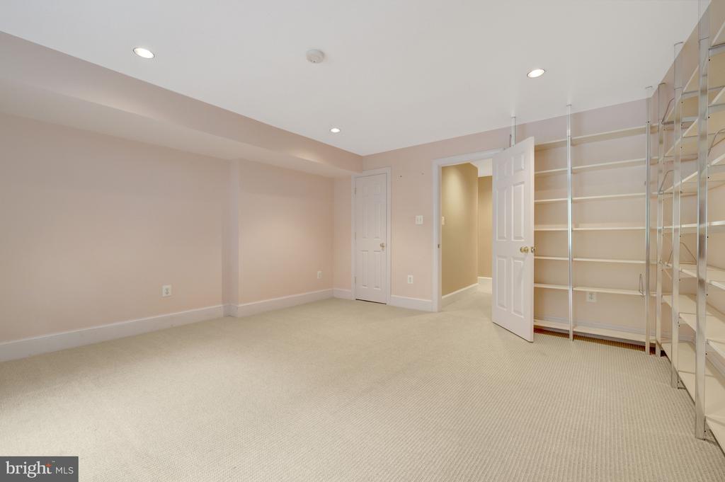 216 RIVER PARK DRIVE