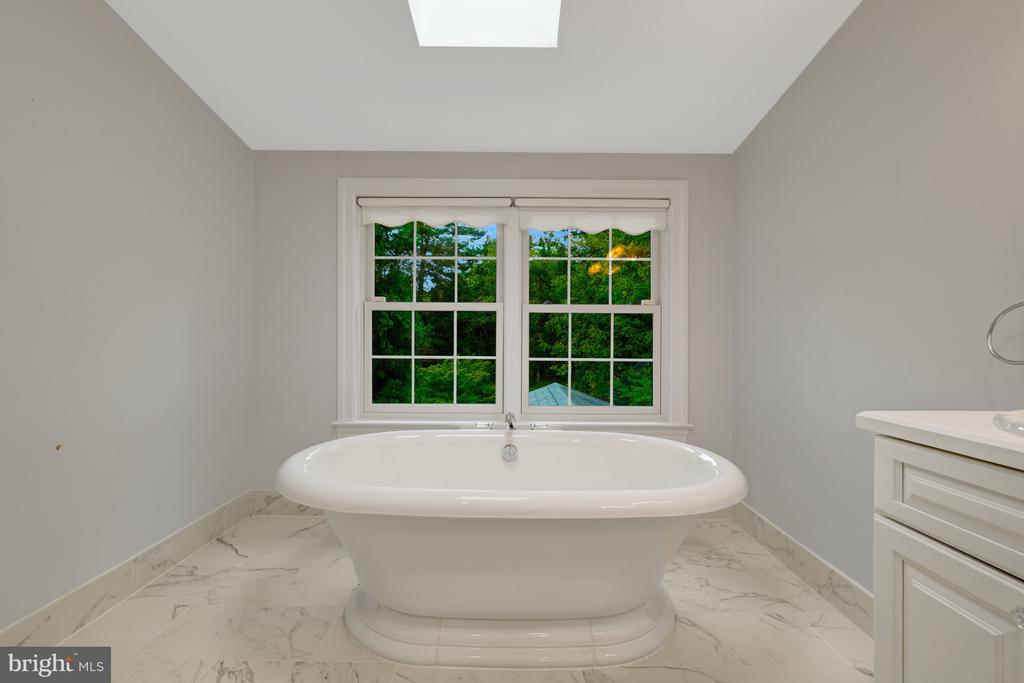 216 RIVER PARK DRIVE