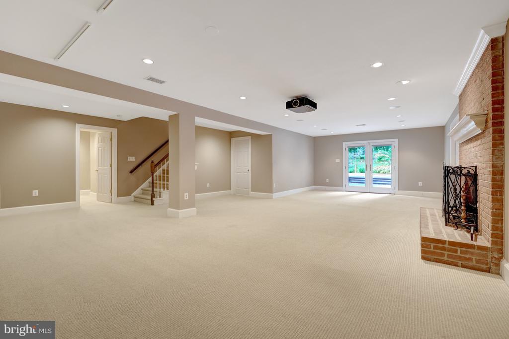 216 RIVER PARK DRIVE