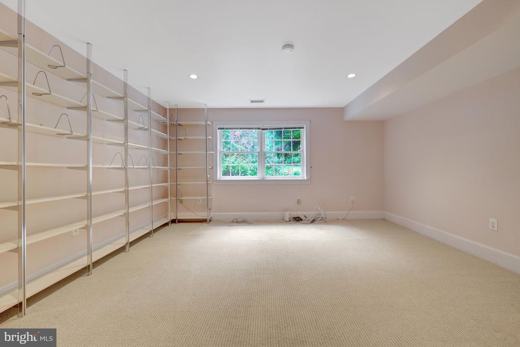 216 RIVER PARK DRIVE