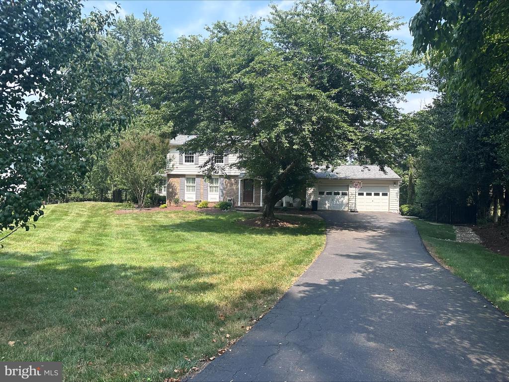 907 CANTLE LANE