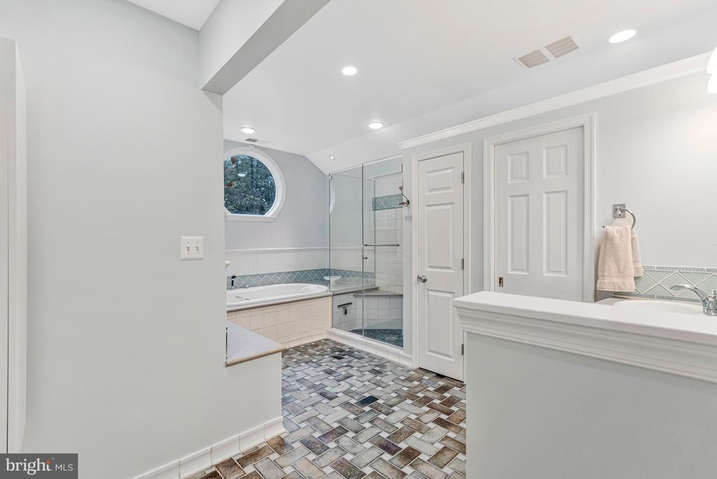 920 HOLLY RUN COURT