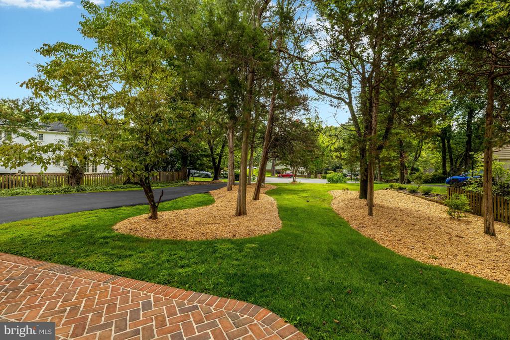 920 HOLLY RUN COURT