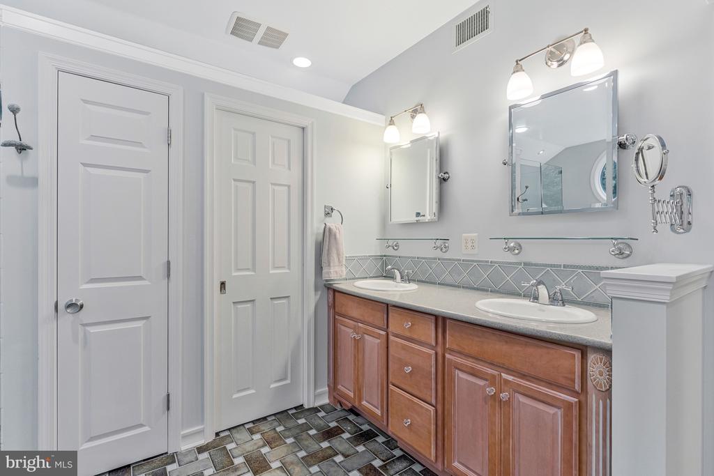 920 HOLLY RUN COURT