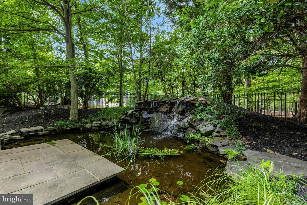 501 SENECA GREEN WAY