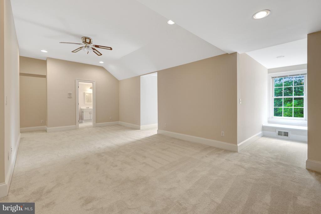 501 SENECA GREEN WAY