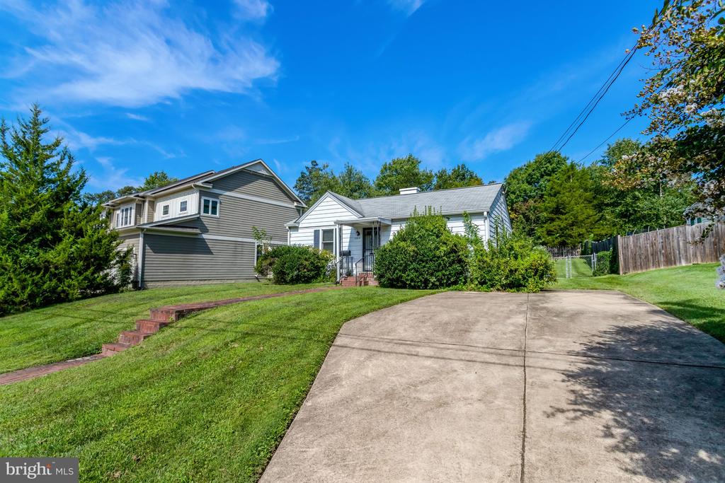 2214 BOXWOOD DRIVE