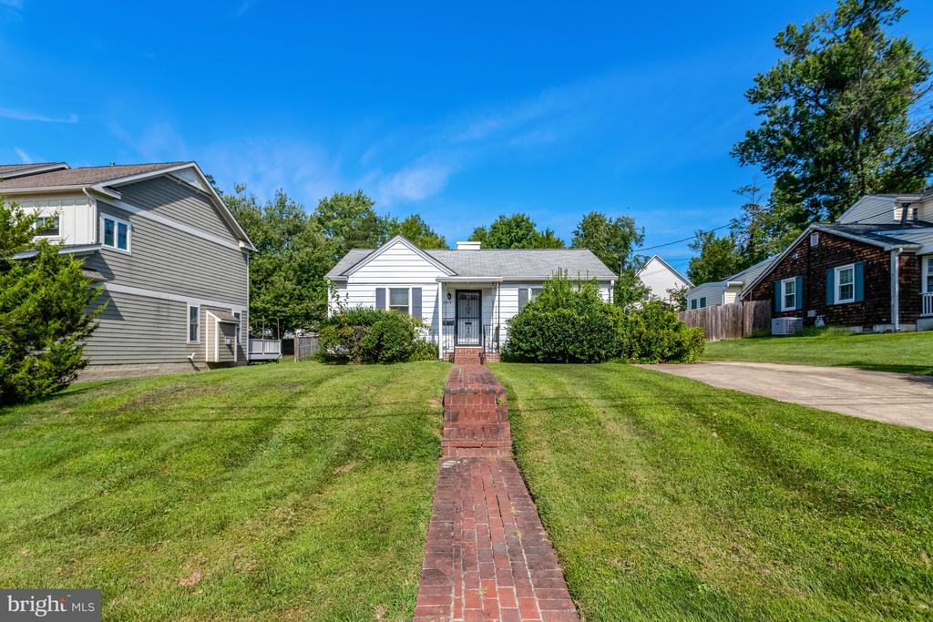 2214 BOXWOOD DRIVE